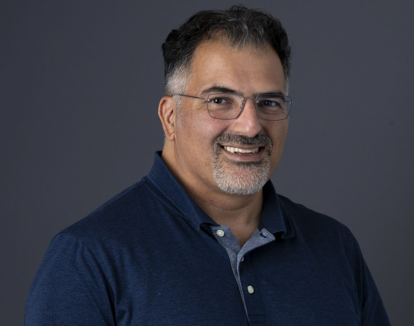 Portrait photo of a smiling man