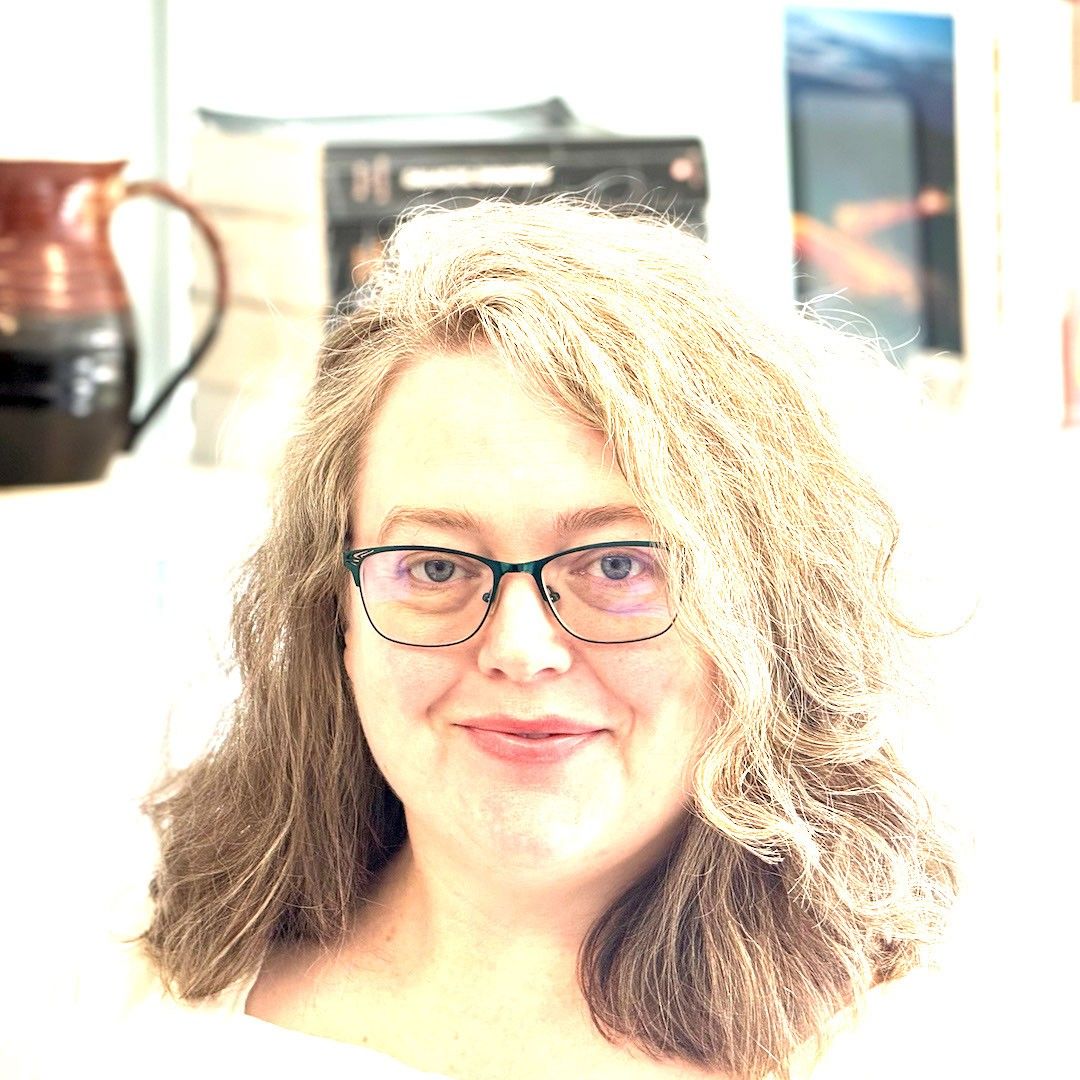 Portrait photo of a smiling woman